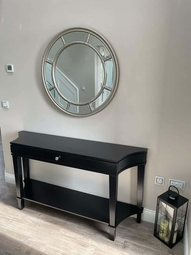 Curved entryway table