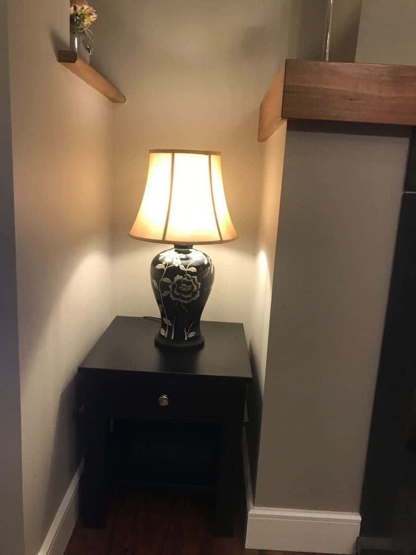black side table with lamp