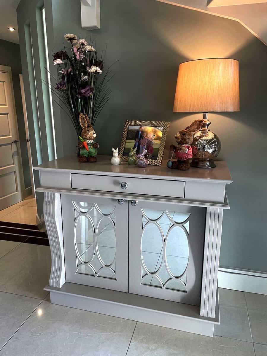 Hallway sideboard with customised mirrored doors