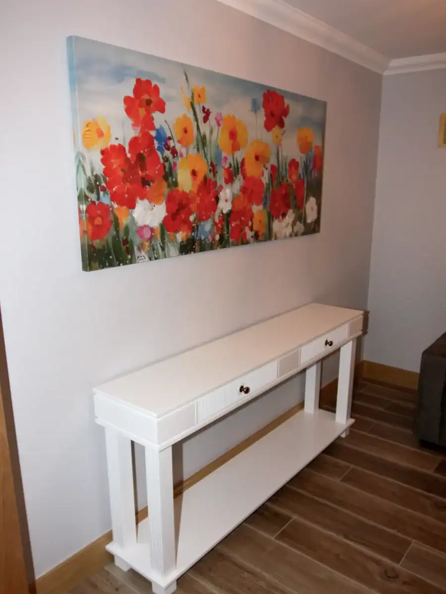 White console table with ribbed drawers