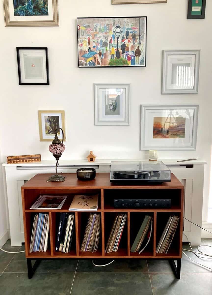 Custom-made stereo unit with metal legs