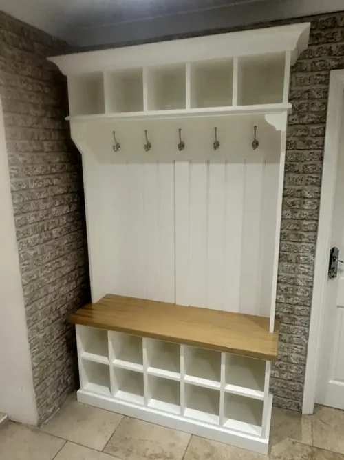 Entryway storage bench