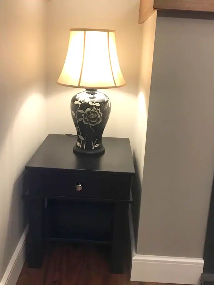 Side table with Lamp