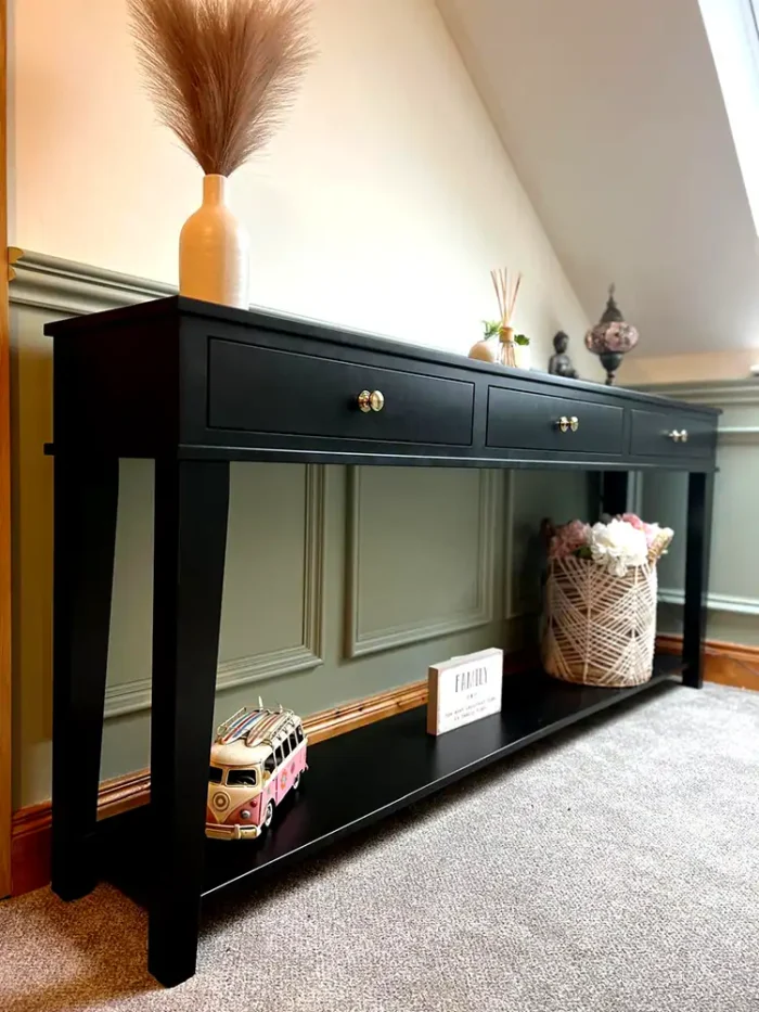 Black Entry Table