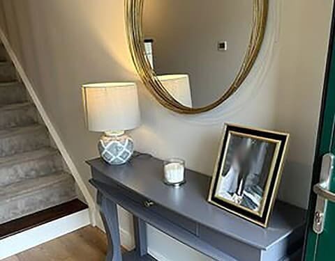 Console table drawers curved