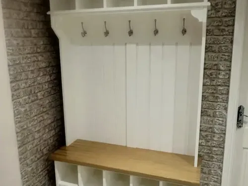 Entryway storage bench